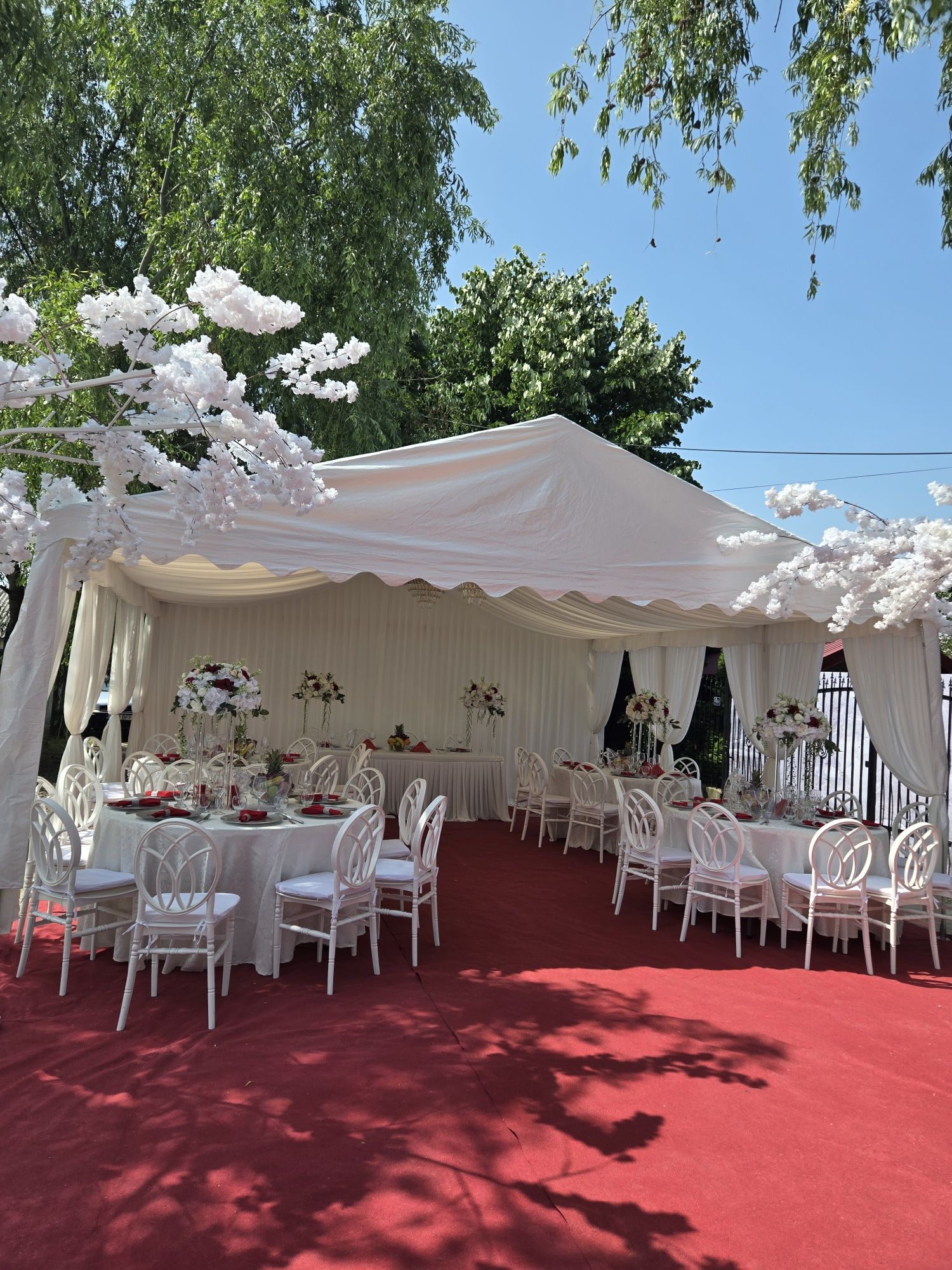 Inchiriez corturi si decoratiuni florale pt evenimente