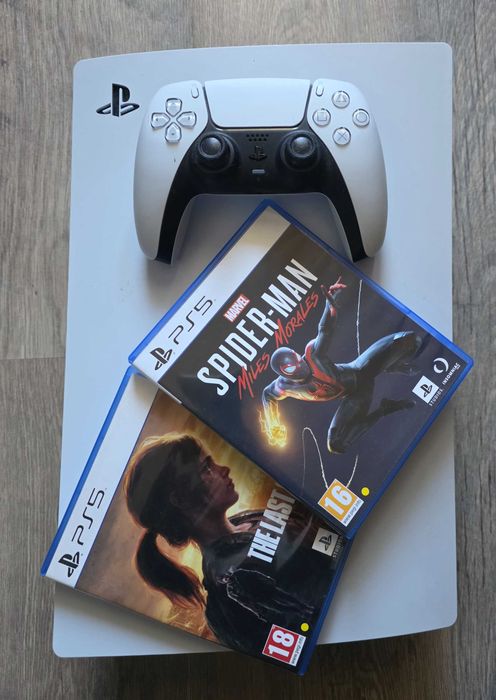Продавам PS5 + 2 Игри