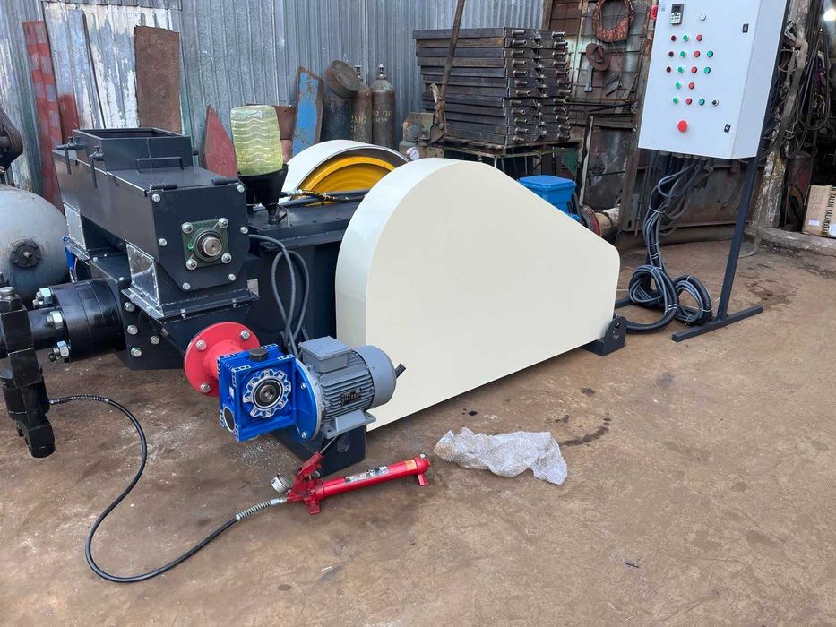 Linie brichetare paie-rapita 700-1100 kg/ora cu complex tocare baloti