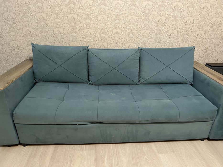 Бесплатно. Диван 210см