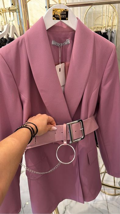 Дамско сако с колан