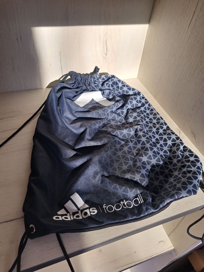 Мешка Adidas и дамска черна чанта