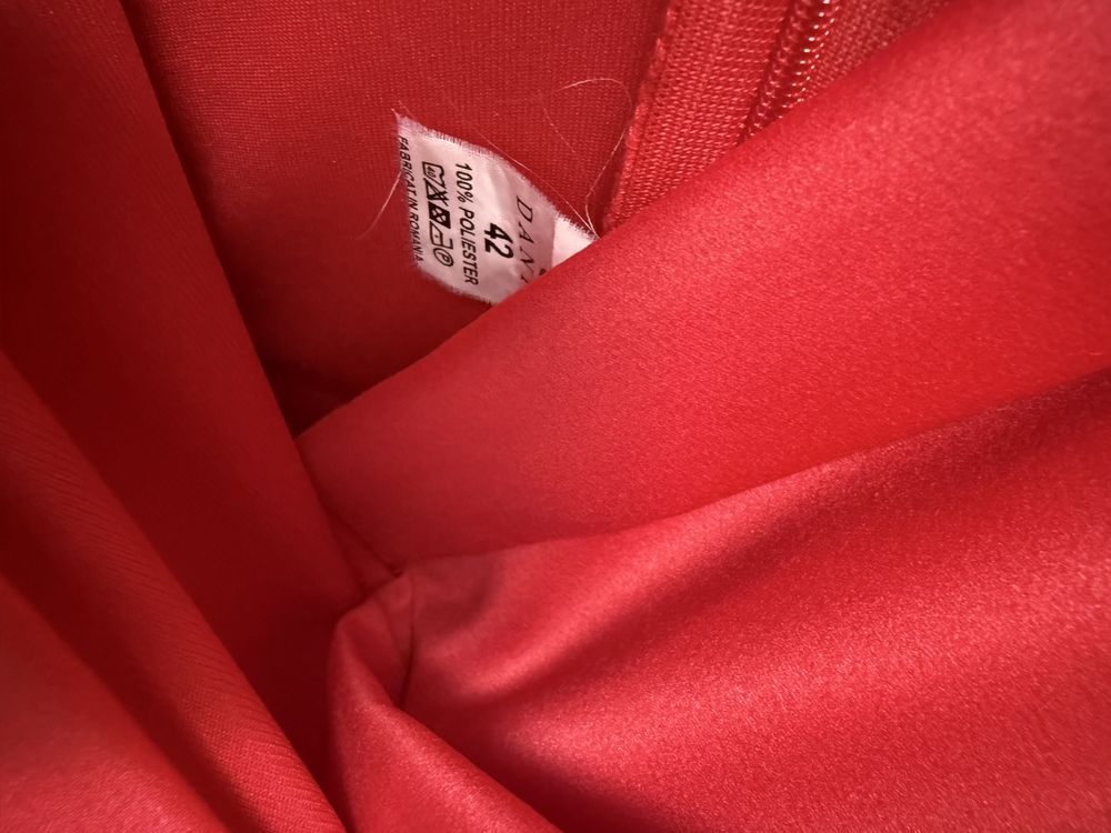 Rochie rosu satin marime 42