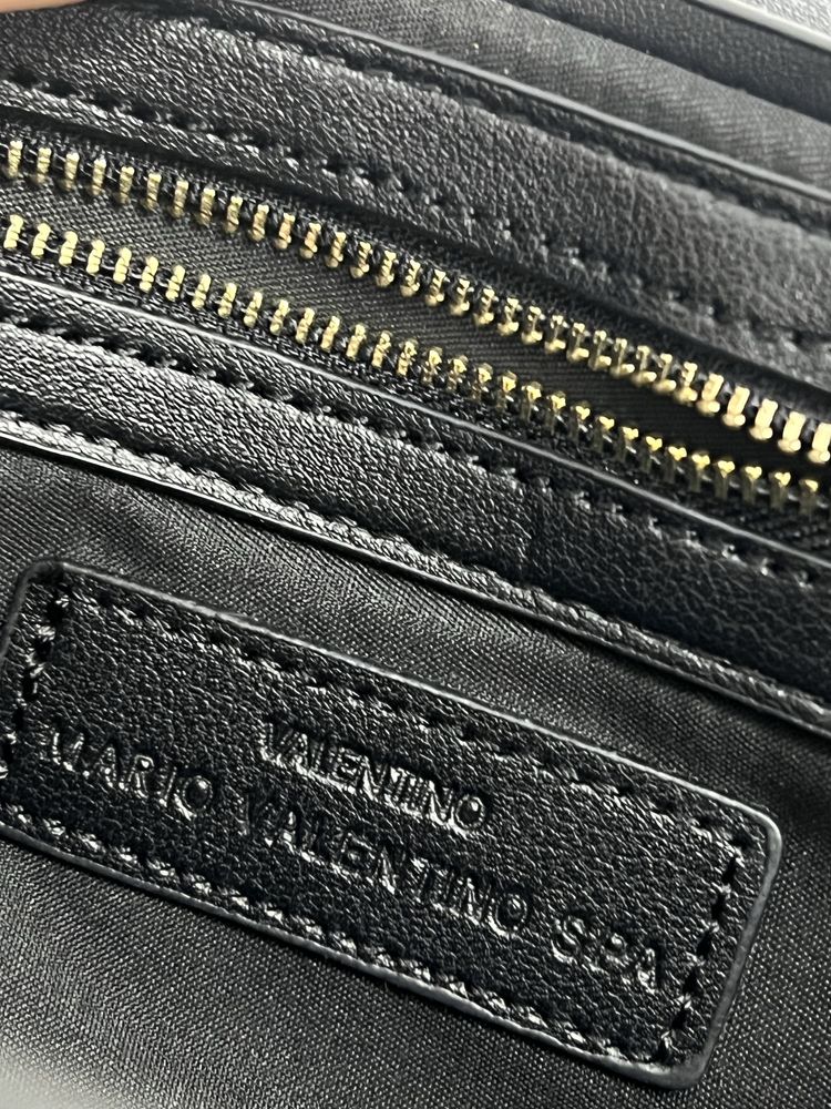 Оригинална чанта Valentino с регулируема презрамка