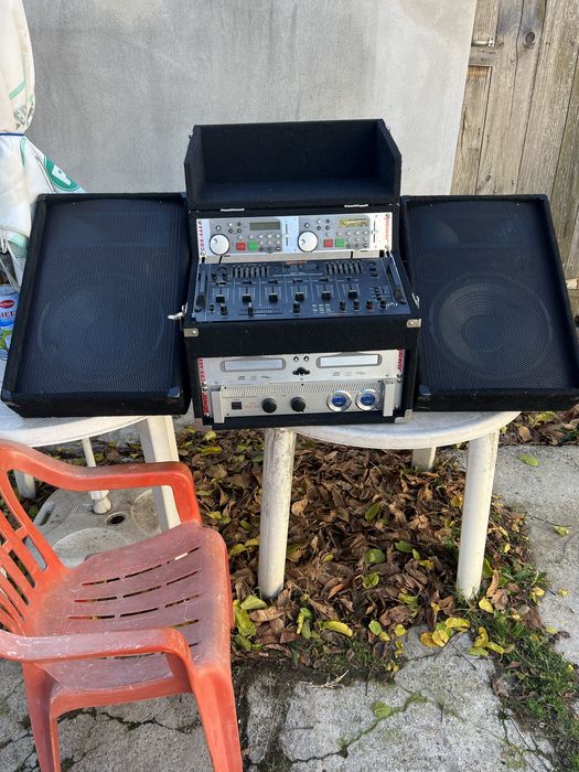 Distractie pe cinste in bar terasa restaurant