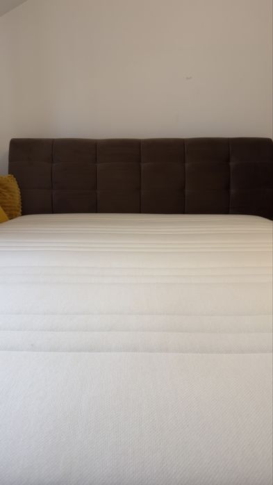 Pat tapițat cu ladă depozitare + saltea IKEA HÖVÅG – stare excelentă