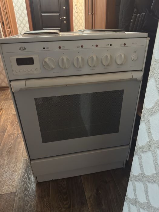 Электроплита состояние хороше рабочая.