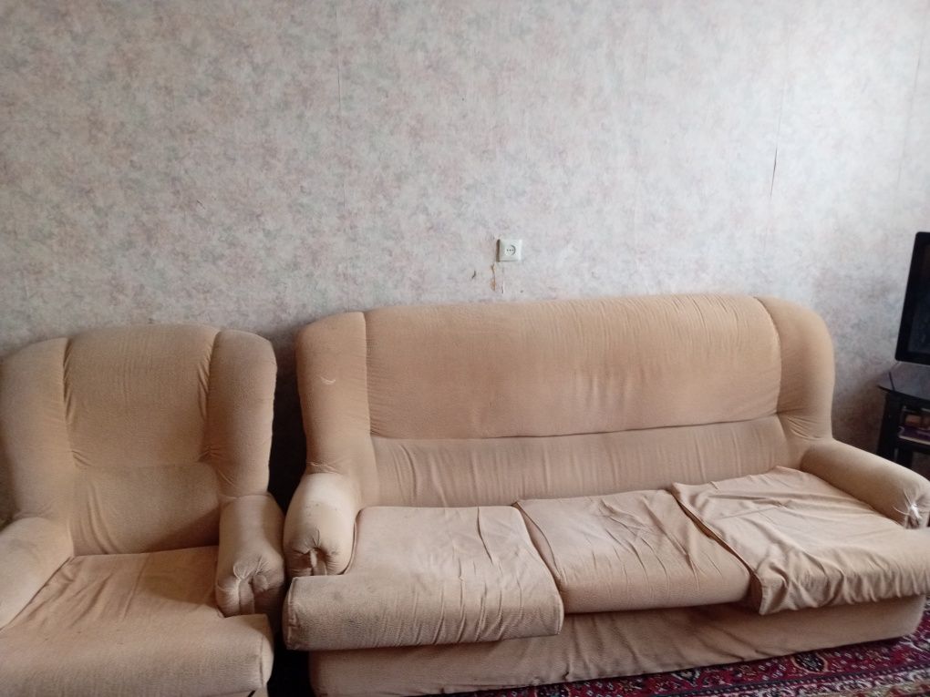 Диван два креслом