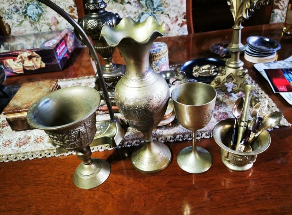 Vând vaza pocal sfeșnic bronz destul de vechi