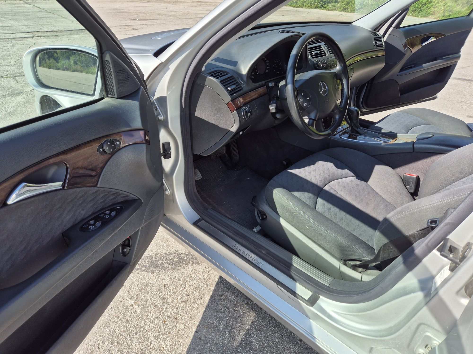 Mercedes E-Class W211