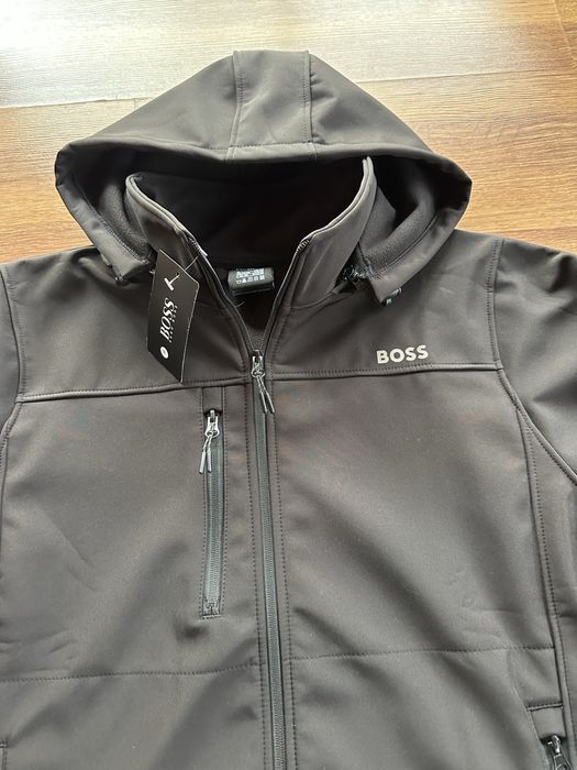 Мъжко,черно,Непромокаемо яке Hugo BOSS с топла подплата и сваляща качу