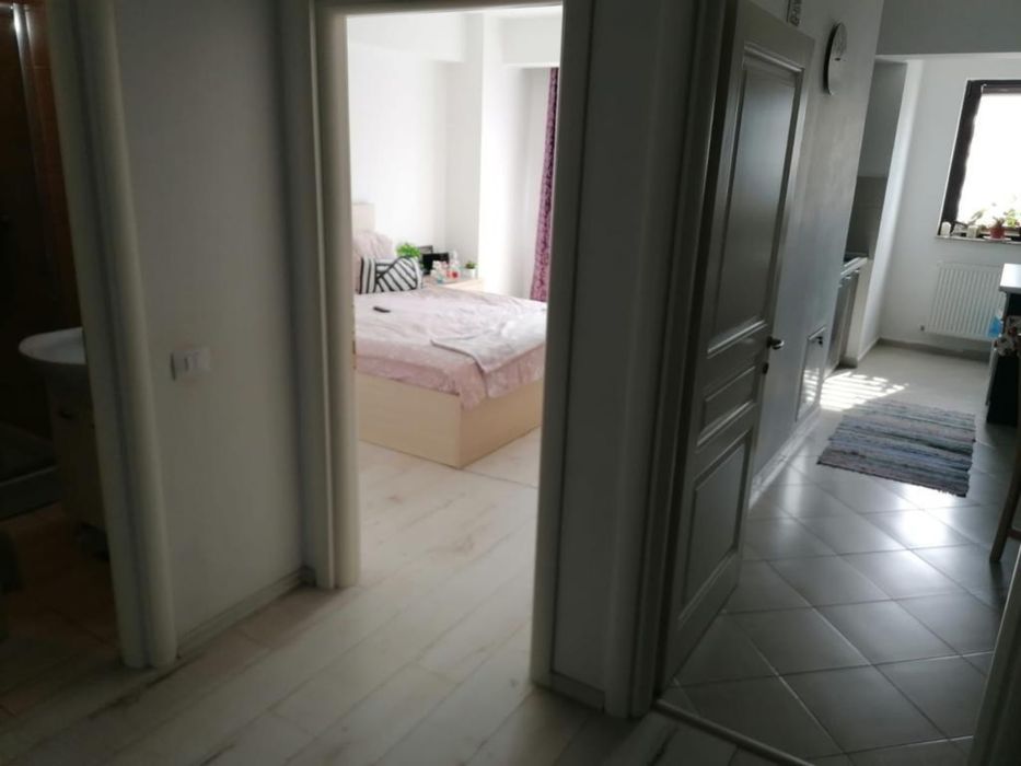Vand garsoniera in bloc nou