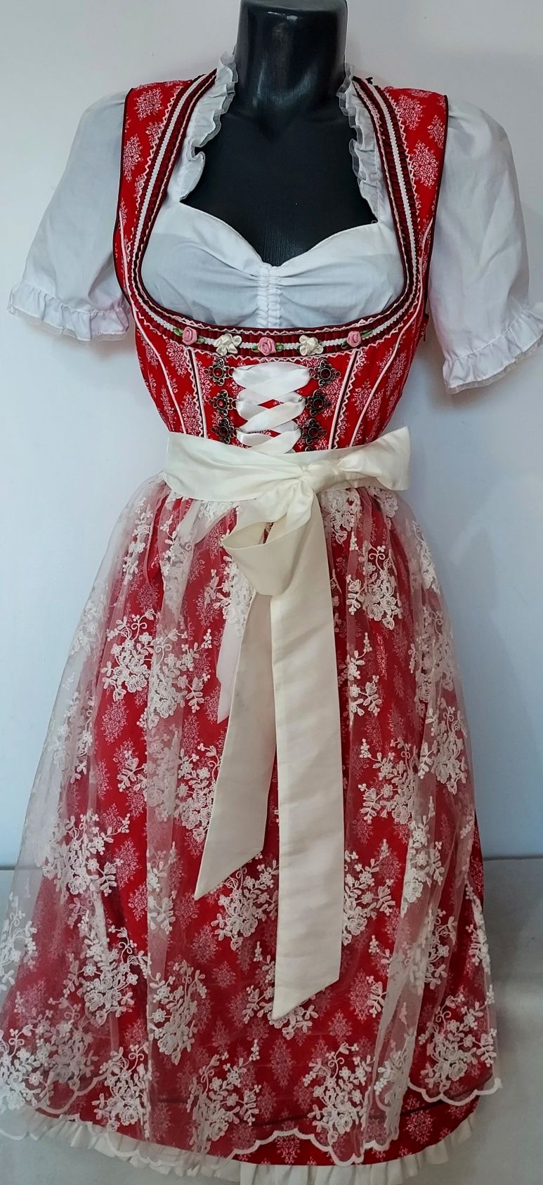 Dirndl marime 44 bavareza tiroleza Oktoberfest