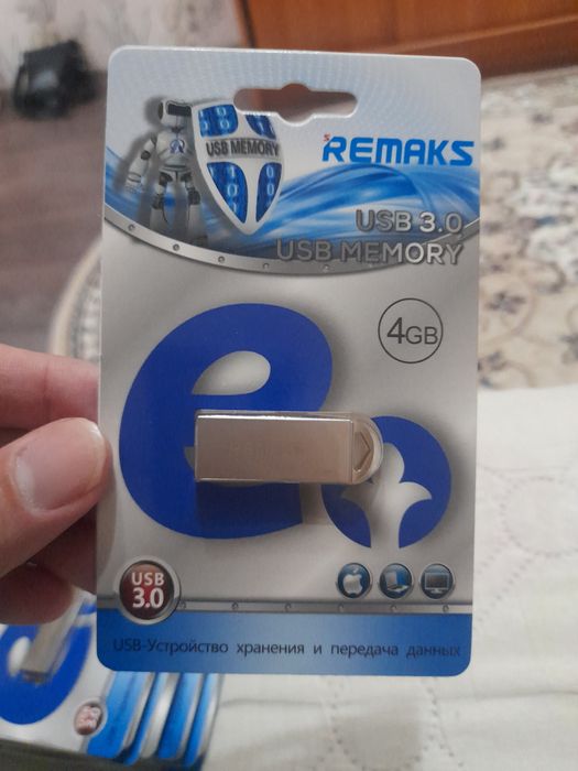 Флешка 4 гб новая