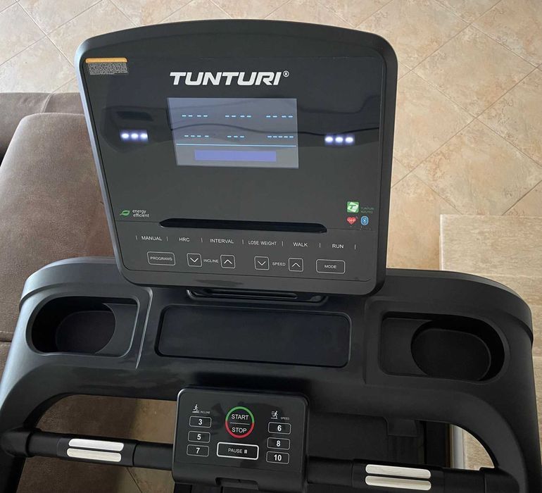 Бягаща пътека TUNTURI FitRun 90i Pro, Мотор 3.5 к.с., Bluetooth