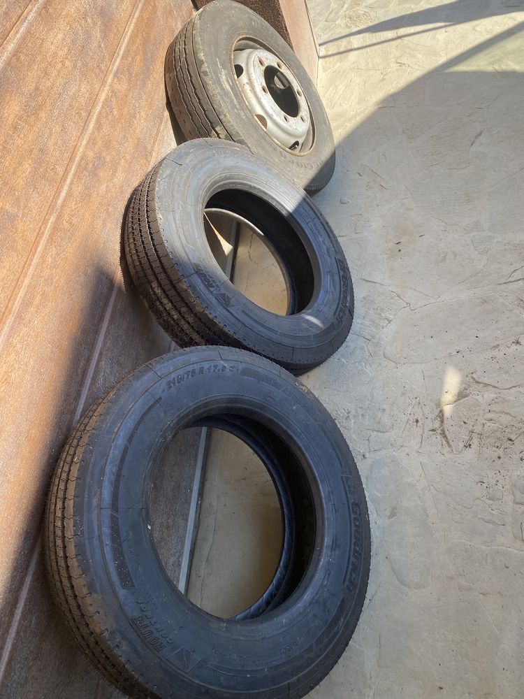 Vand 3 cauciucuri 215/75R17.5S