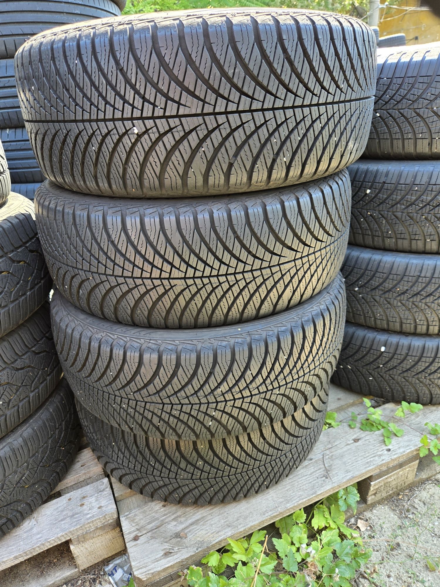 4бр. 205 55 16 Goodyear всесезонни.