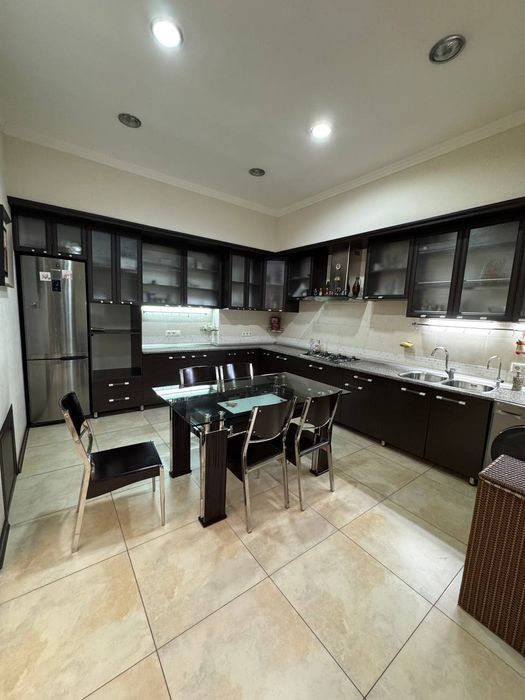 Срочно сдаётся евро дом под офис или для жилья