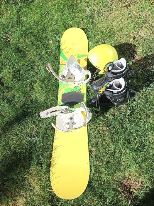 Комплект сноуборд Burton, автомати, обувки и каска