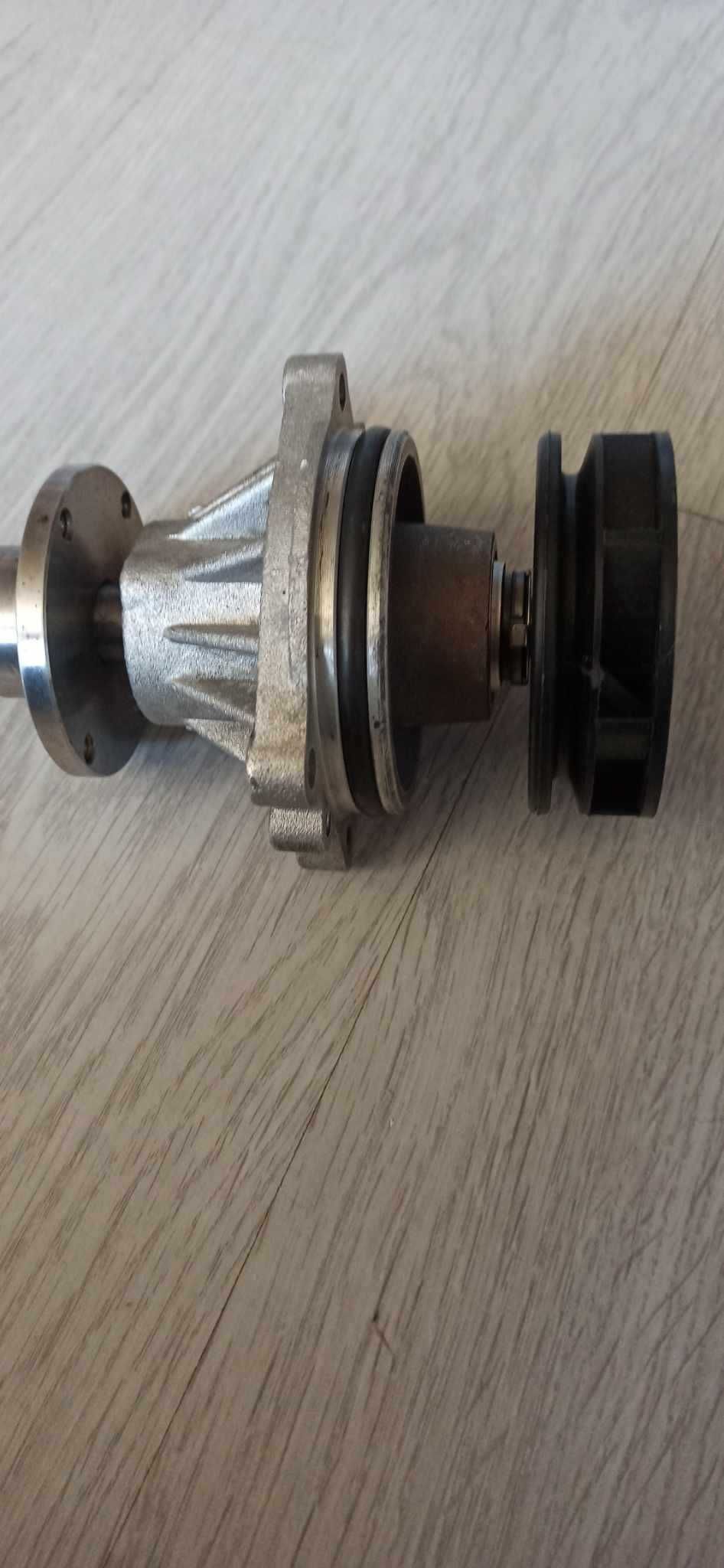 Водна помпа за BMW E39 INNA