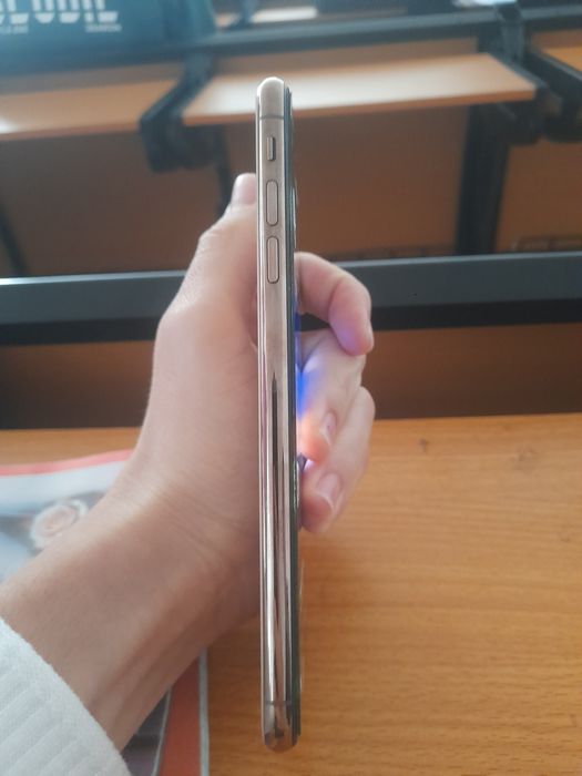 64 GB
Yomks 77
Aybi yoq 
Qirlmagan tel 
Faqat naxtga oladeganlar lic