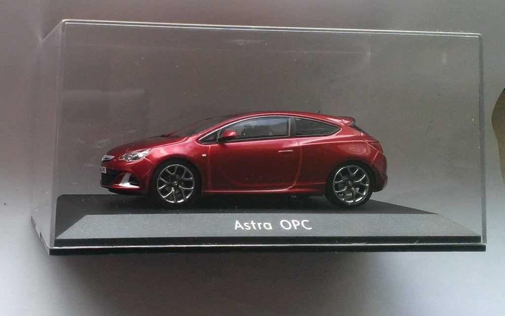 Macheta Opel Astra J OPC rosu 2013 - MotorArt 1/43