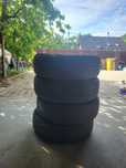 Vând cauciucuri MICHELIN 215/65 R17