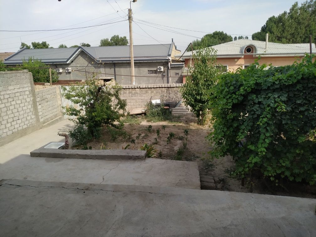 Hovli sotiladi 4 sotix Gorparkda yoki doʻmga almashamiz