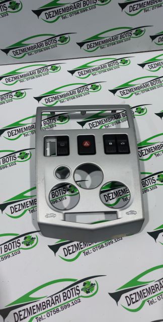 Grila ventilatie bord centru Dacia Logan prima generatie