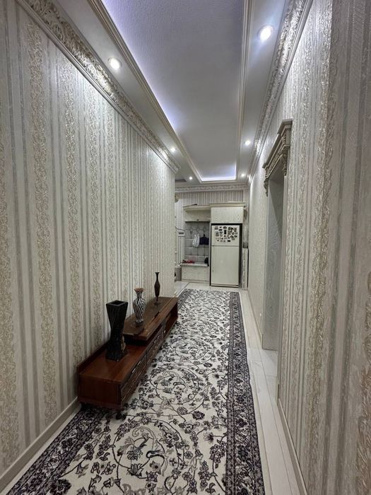 Продается 3х-комнатная квартира в новостройке на Паркентском 1й этаж