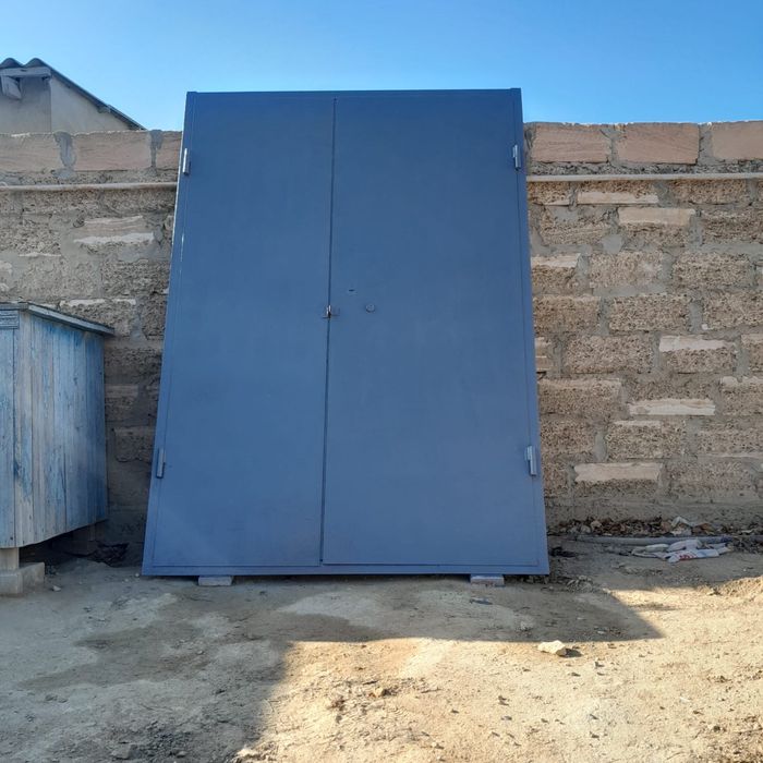 Железная дверь Для Любых помещения или склада. Размер: 2,24 х 1,59