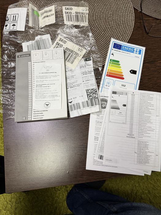 Vand instant Ariston 30 litri nou