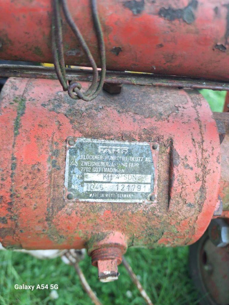 Maşină de întors fânul Fahr