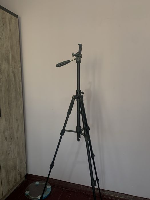 Очень высокий и качестенный штатив для камеры и телефона