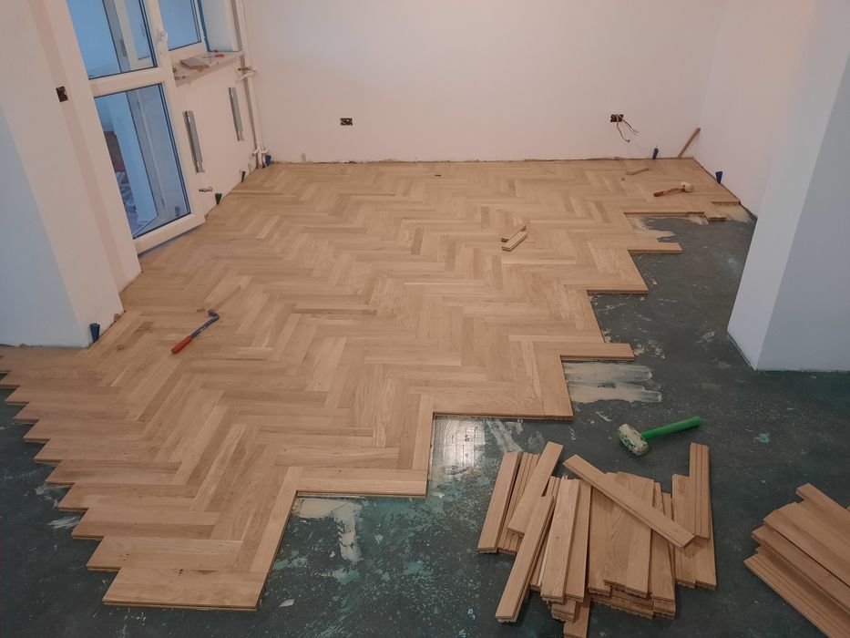 Rașchetare recondiționare slefuire montaj parchet  montaj parchetar