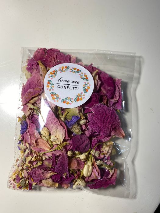 Естествени конфети от цветя