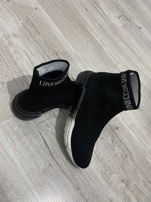 Sneakers Love MOSCHINO -sosete.