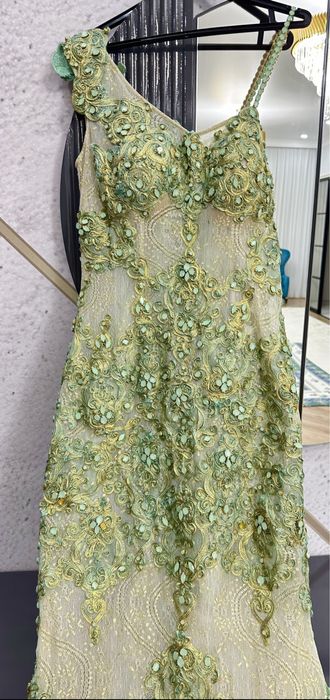 Продам вечернее красивое платье