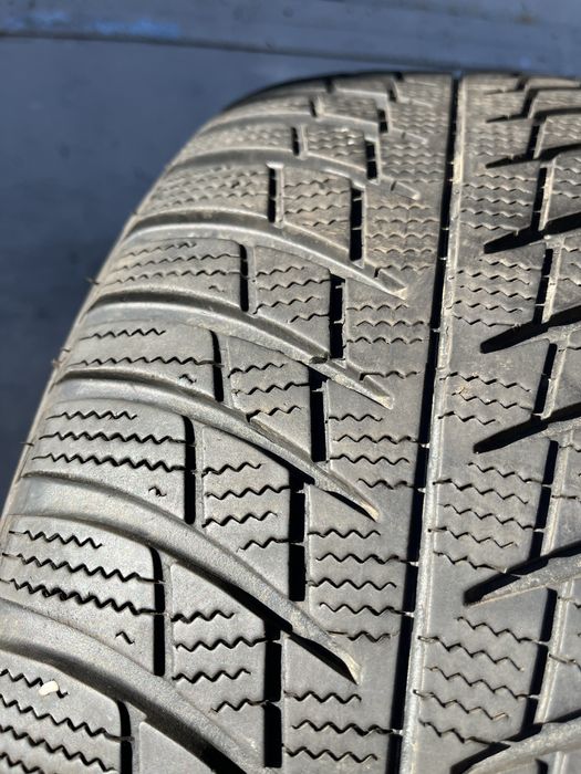 2 бр. зимни гуми 205/55/16 Bridgestone DOT 3116 4,5-5 mm
