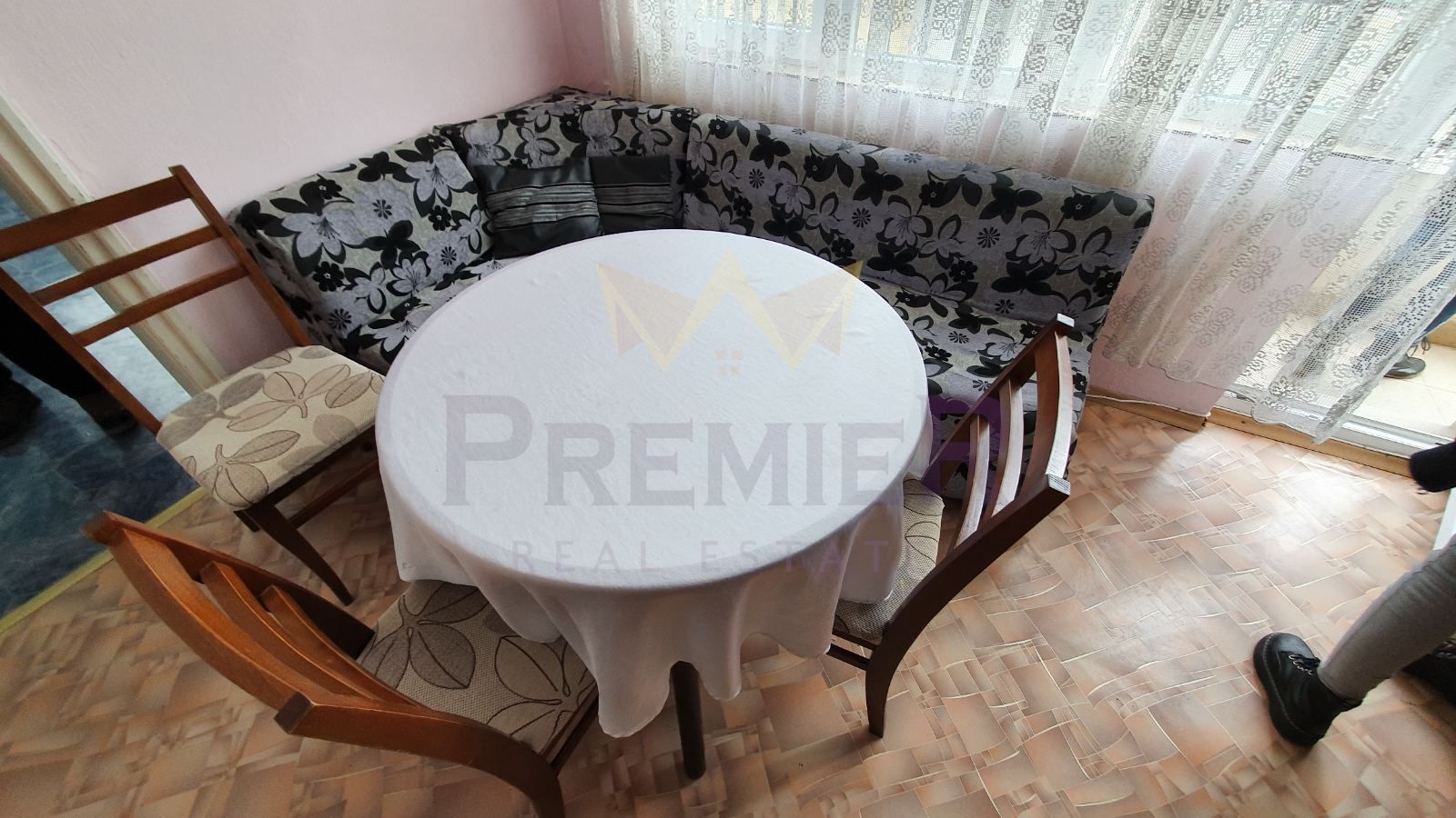 Тристаен апартамент в района на  ВИНС