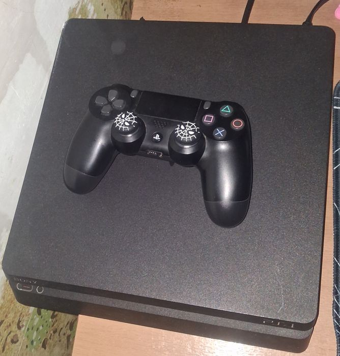 PlayStation 4 в отлично състояние