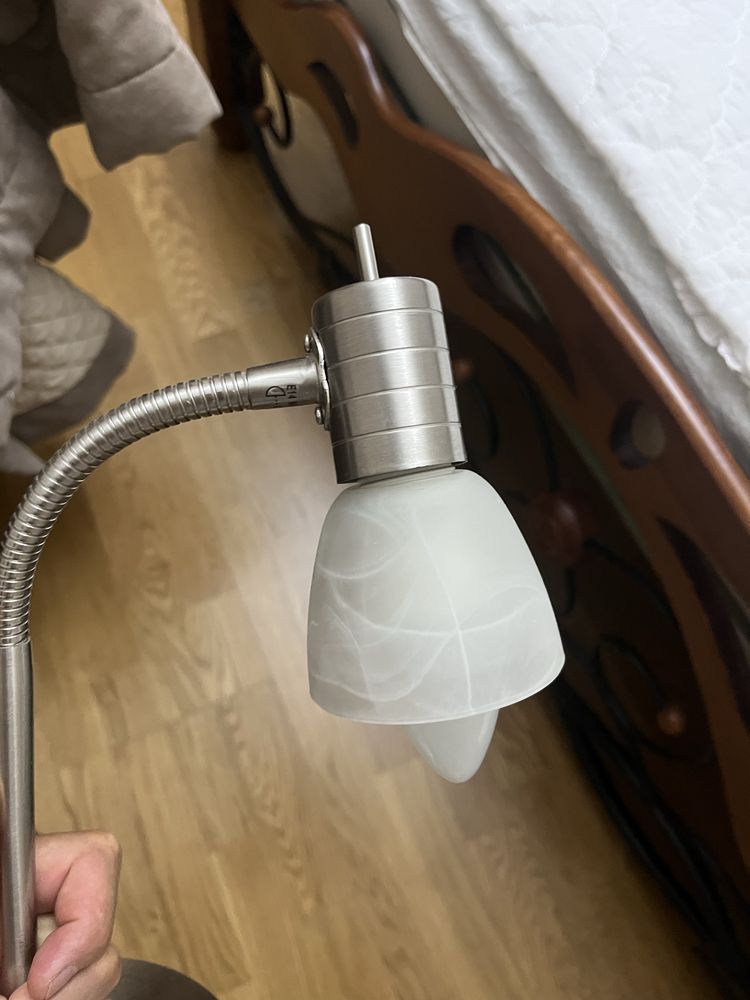 продам лампу настольную