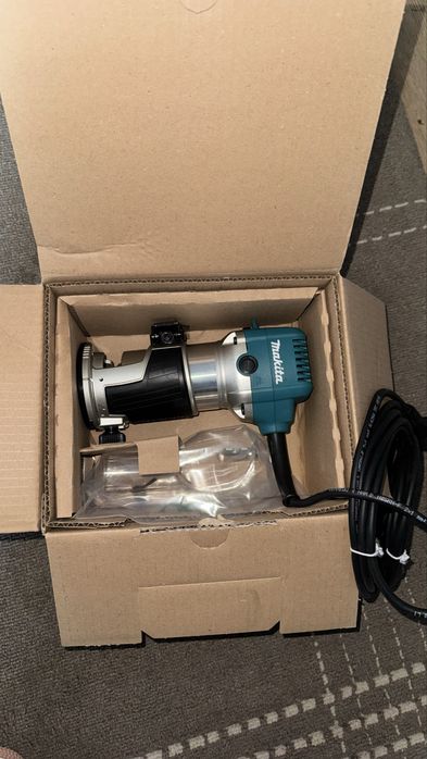 Masina de frezat Thakita RT0702C