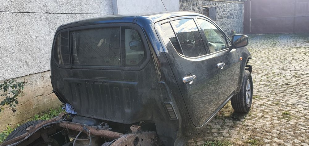 Dezmembrez L 200 2009