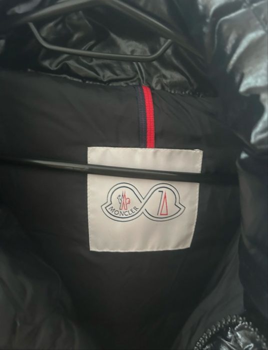 Geaca Moncler Maya marinea 4, noua, Madr in Romania