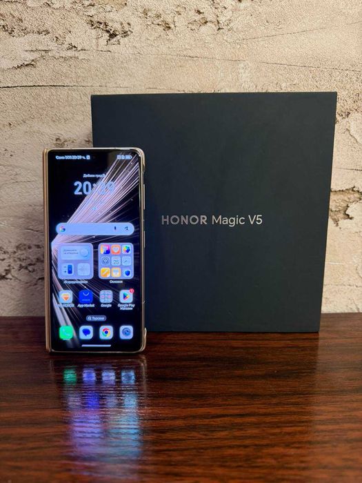 Продавам изгодно Honor Magic V5 - чисто нов сгъваем телефон