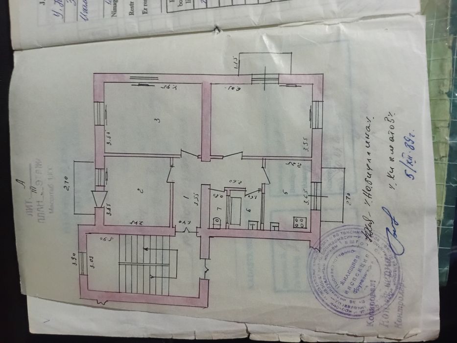 Продаю свою 3 ком.квартиру,высоко потолочная,дом кирпичный в центре: