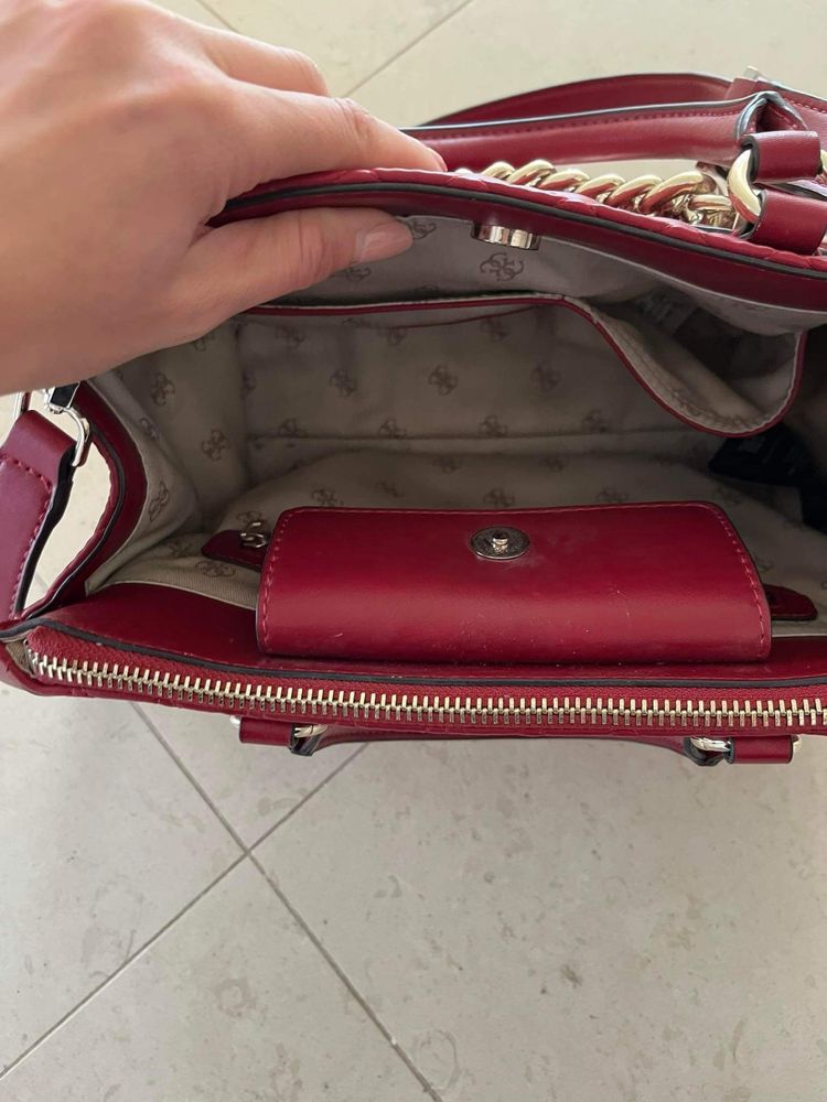 Нова чанта GUESS