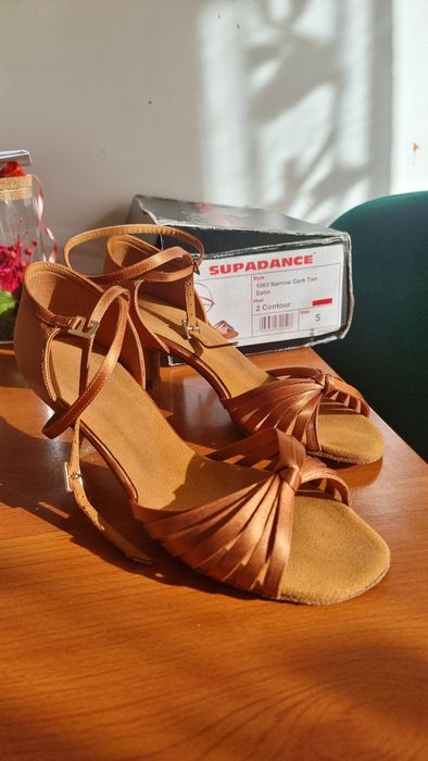 Pantofi de dans ca noi