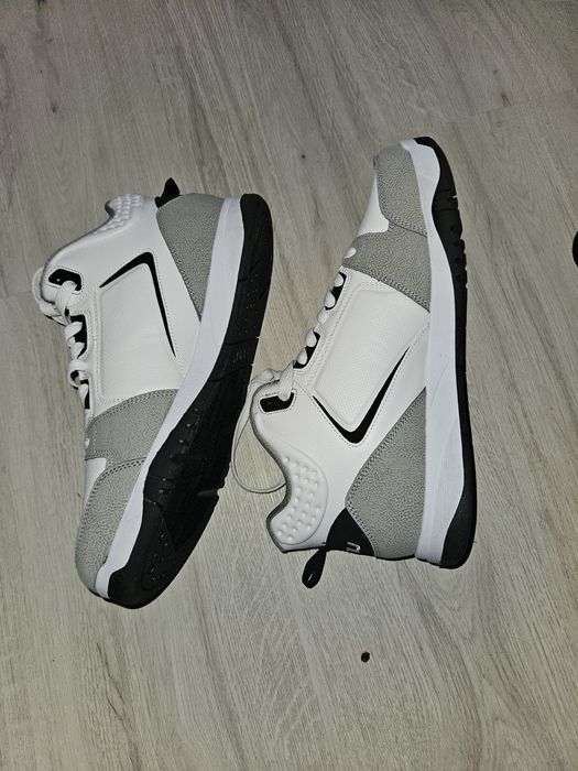 Adidasi numarul 42 43